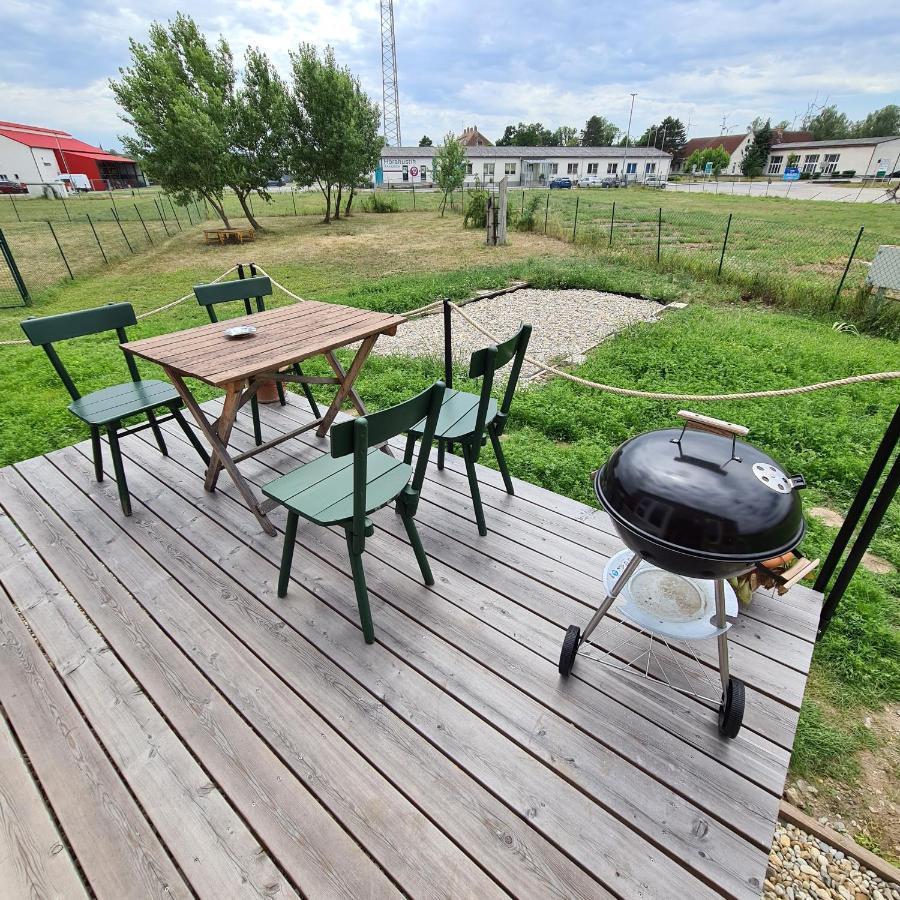 Villa Tiny House à Neusiedl an der Zaya Extérieur photo