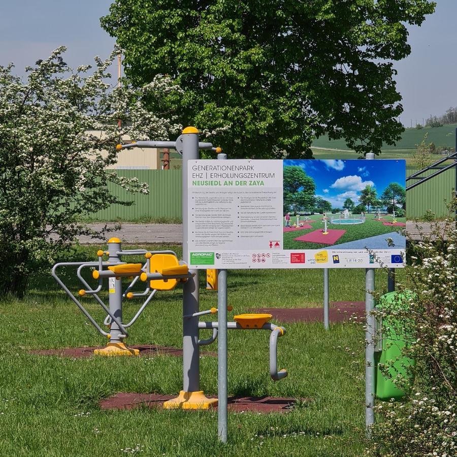 Villa Tiny House à Neusiedl an der Zaya Extérieur photo